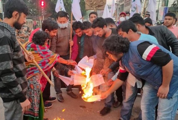 SFI, TSU protest against ‘Privatization’ of School Education SFI, TSU protest against ‘Privatization’ of School Education